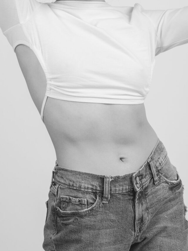 Whether you want to gain weight or reduce weight, protein is one of the key components of any healthy journey. This macronutrient should always come first because it is so crucial to any diet. Jenna claims that a lack of protein is the biggest issue she observes in her clients' daily diets. Fortunately, changing that is not too difficult.